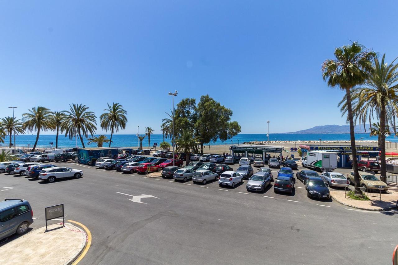 Soek Pedregalejo Seafront Holidays Homes Малага Екстер'єр фото